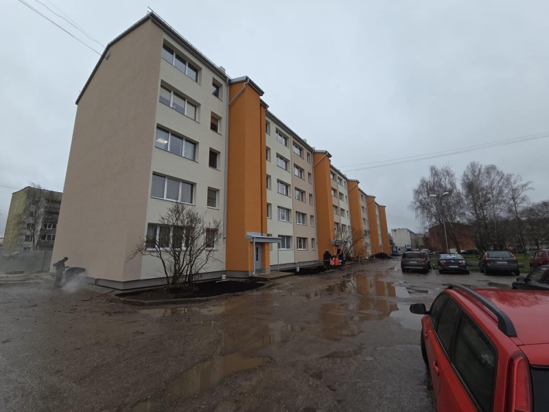 Atjauno ēku Dundagas ielā 8 Talsos