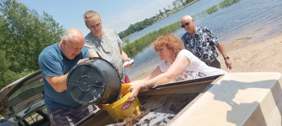 Līdaku mazuļu ielaišana ezerā