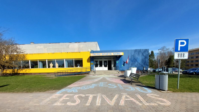 Uzraksts Profesiju festivāls pie Talsu novada Sporta skolas