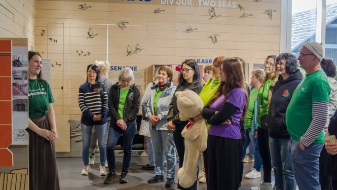 Par ekspozīciju „Kolka. Divas Jūras. Viena sala. Trīs valodas” stāsta Klaudija Kima Straumere