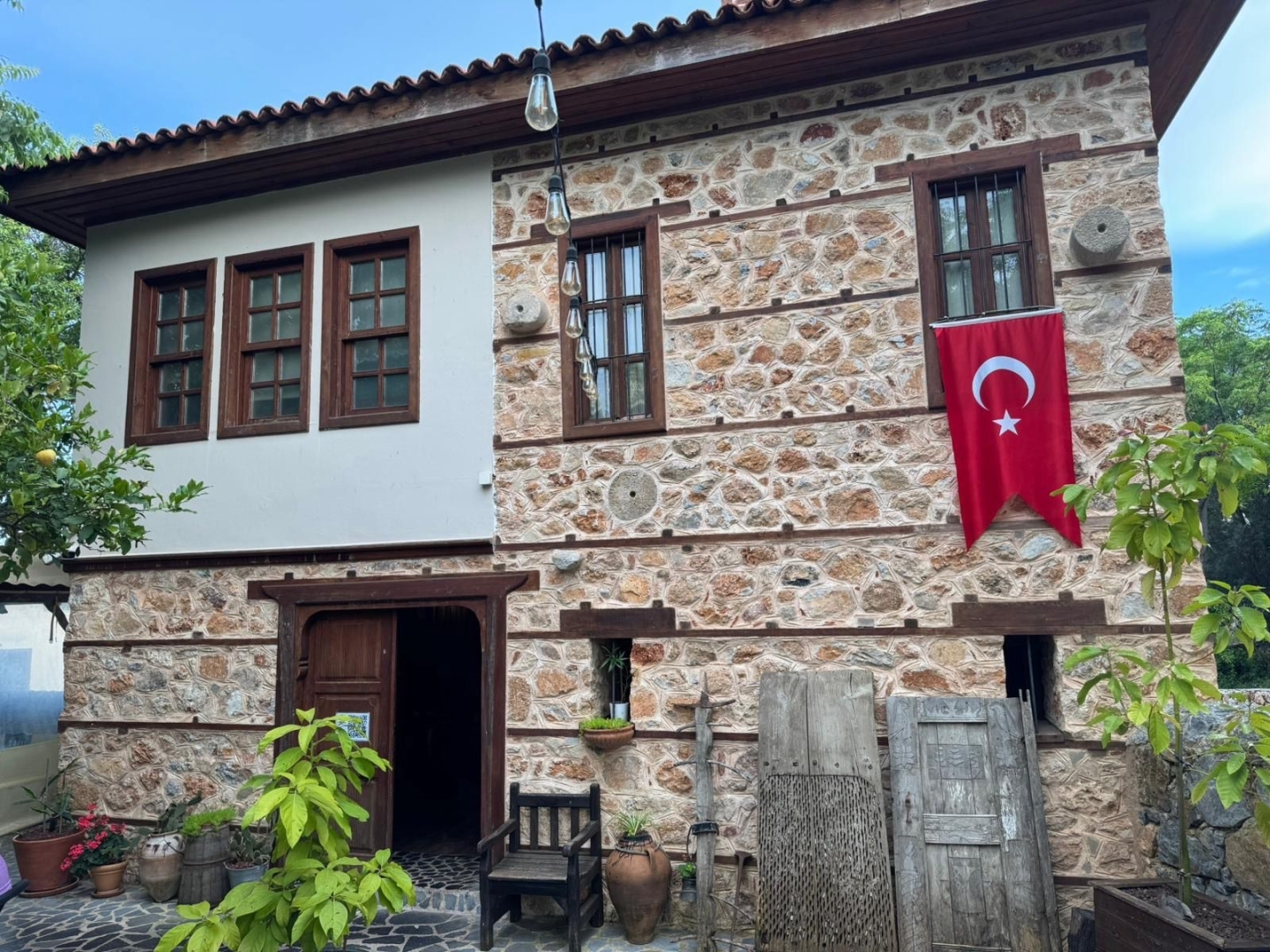 Alānijas pašvaldības muzejs, kafejnīca, kas veltīts Alānijas reģiona tradicionālajai kulinārijai
