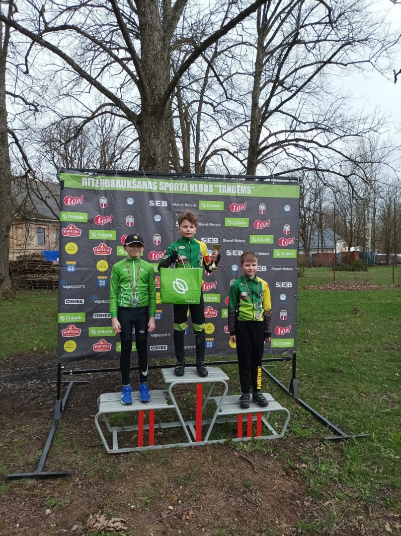 U10 un U12 riteņbraucēji Dobeles kausā