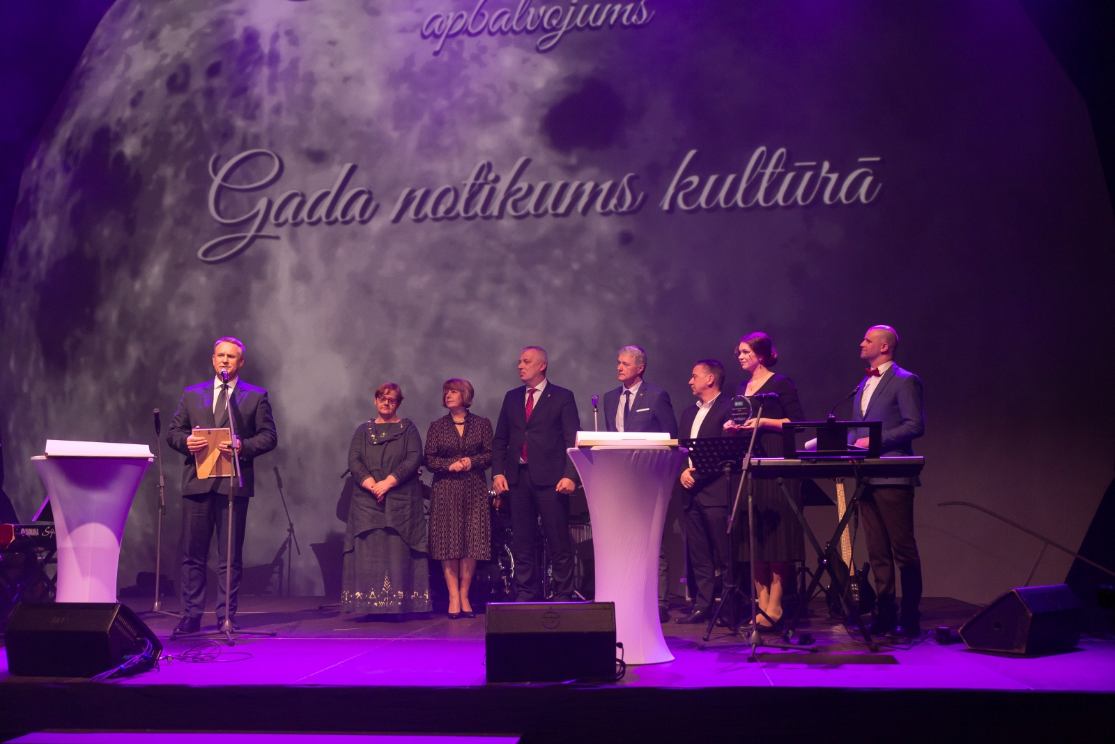 Runā Kultūras ministrs Nauris Puntulis, uz skatuves iesaistītie Talsu Galvenās bibliotēkas ēkas pārbūves projektā (61)