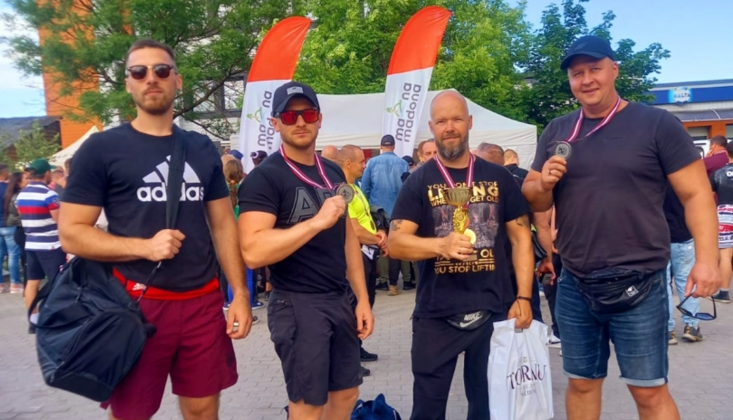 ​Komandas „Talsu Spēka Atlēti" dalībniekiem veiksmīgi starti Latvijas čempionātā spiešanā guļus uz atkārtojumu skaitu Madonā