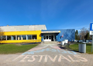 Uzraksts Profesiju festivāls pie Talsu novada Sporta skolas