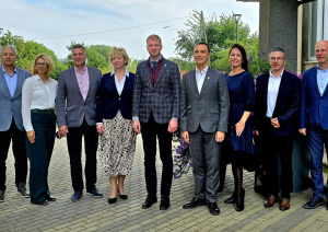 Klimata un enerģētikas ministrs Kaspars Melnis reģionālajā vizītē apmeklē Talsu novadu