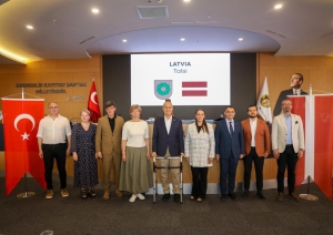 Dāvanu pasniegšanas ceremonija Alānijas pašvaldībā