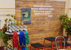 Latvijas kausa Kurzemes reģiona posmi spēka trīscīņā un spiešanā guļus