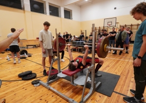 Latvijas kausa Kurzemes reģiona posmi spēka trīscīņā un spiešanā guļus