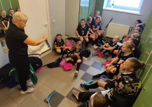 Florbola spēles U10 meitenēm Valkā
