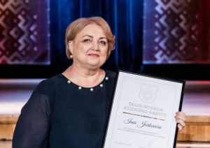 „Talsu novada Atzinības balvu” saņem Ina Jurkeviča − par ilggadēju un nozīmīgu ieguldījumu Talsu novada kultūras dzīves organizēšanā un attīstībā