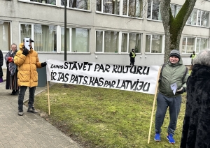 Pikets pret plānoto pašvaldības iestāžu amata vietu un budžeta samazināšanu