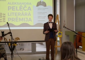A. Pelēča literārās prēmijas pasniegšanu vada Mikus Krastiņš (3)