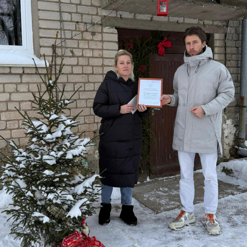 „Labākais daudzdzīvokļu dzīvojamās ēkas fasādes un priekšlaukuma Ziemassvētku noformējums” – daudzdzīvokļu dzīvojamās ēkas „Rīti” iedzīvotāji (Vandzene, „Rīti”)