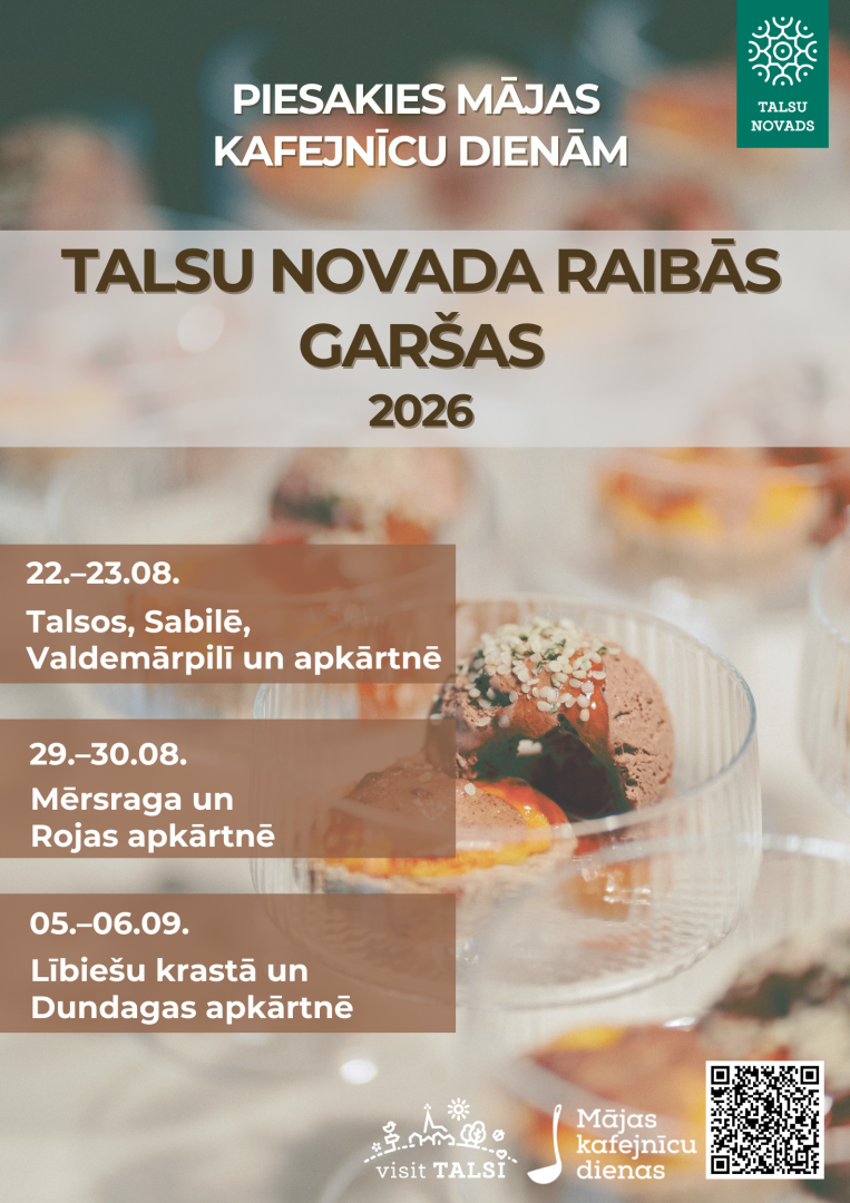 Vertikāls plakāts ar izpludinātu deserta foto fonā un aicinājumu pieteikties Mājas kafejnīcu dienām „Talsu novada raibās garšas 2026”. Plakātā norādīti trīs norises laiki un vietas: 22.–23. augustā Talsos, Sabilē, Valdemārpilī un apkārtnē, 29.–30. augustā Mērsraga un Rojas apkārtnē, 5.–6. septembrī Lībiešu krastā un Dundagas apkārtnē. Augšējā labajā stūrī redzams Talsu novada logotips, bet apakšā – „visit Talsi”, Mājas kafejnīcu dienu logo un QR kods.