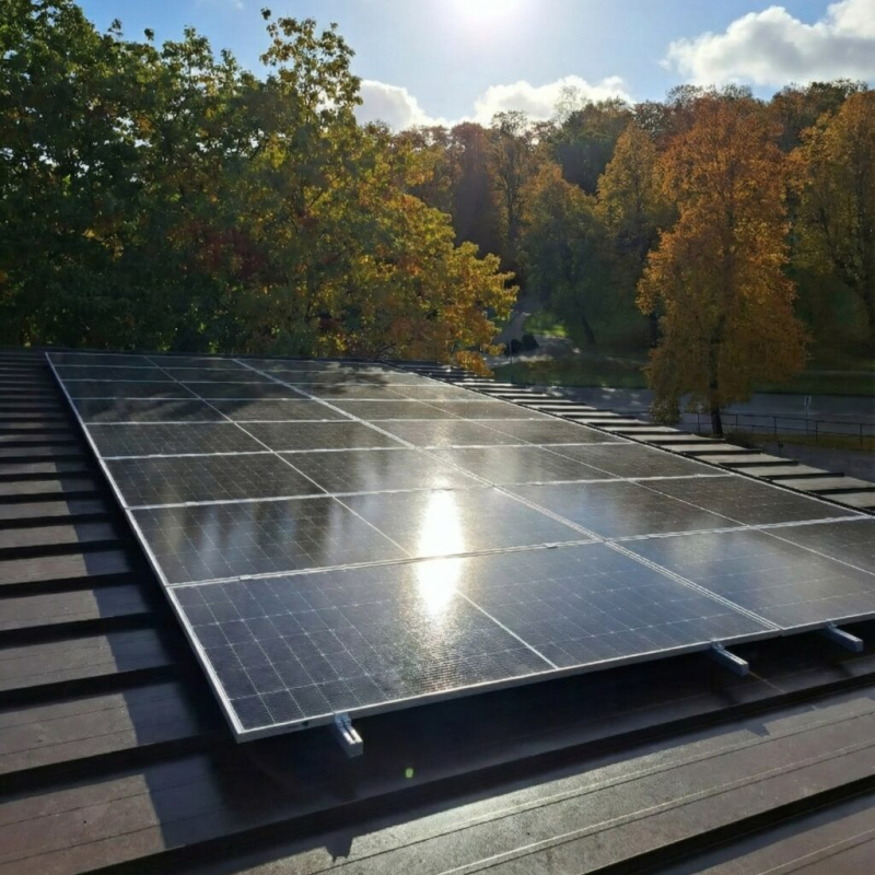 Ziemeļkurzemes reģionālās slimnīcas Talsu filiālē pabeigta saules paneļu uzstādīšana uz ēkas jumta