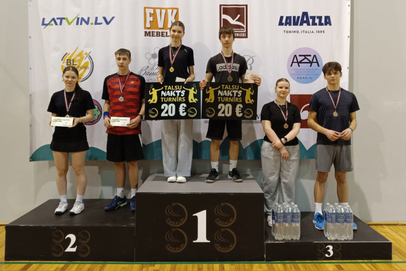 Talsu nakts turnīra badmintonā uzvarētāji