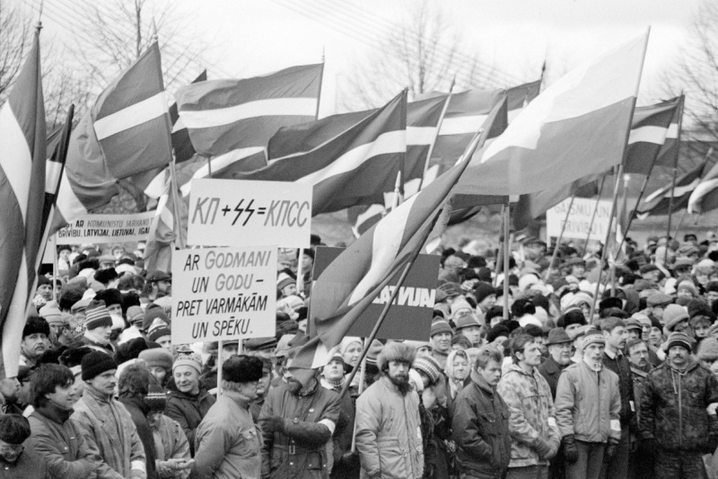 Tautas manifestācija Daugavmalā