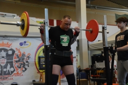 Noslēdzies Latvijas čempionāts spēka trīscīņā pa vecuma grupām