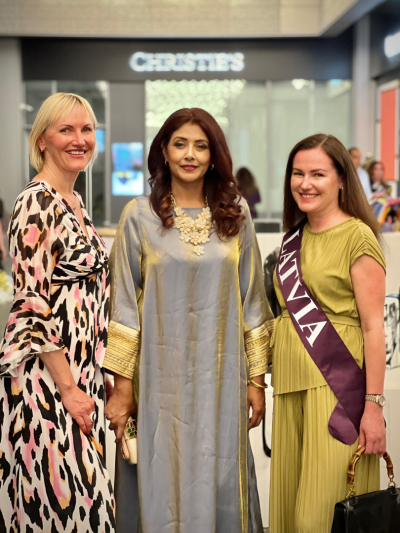 No kreisās – Iveta Jankvska, Zahira Mutija (Zaahirah Muthy), Ildze Ose