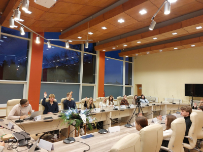 Jaunieši tiekas ar pašvaldības vadību un iepazīst lēmumu pieņemšanas procesus