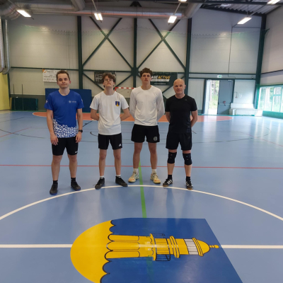 Telpu futbola spēlētāji