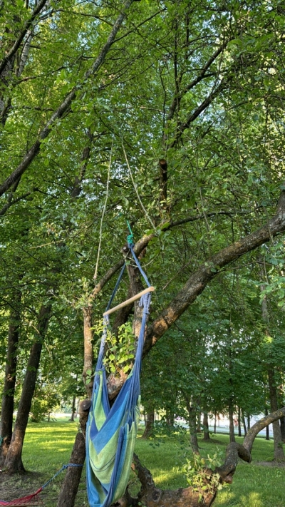 Vandaļi izpostījuši šūpuļtīklu parku