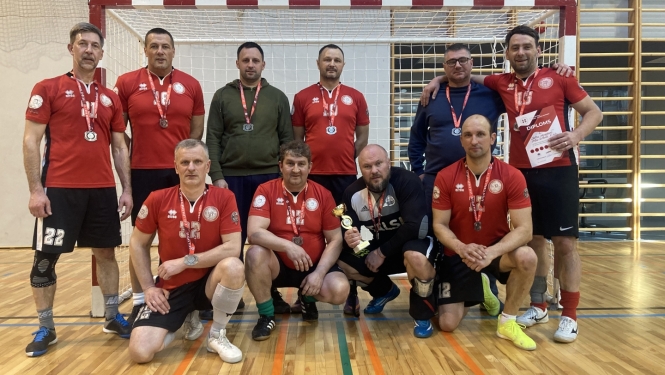 40+ Talsu komanda