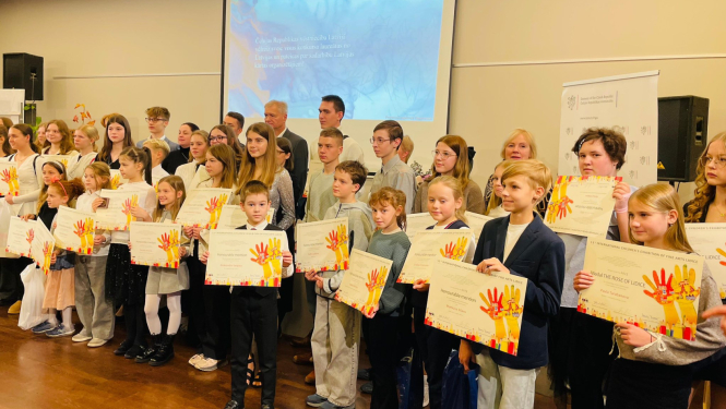 Talsu novada Bērnu un jauniešu centra audzēkņi laureātu vidū starptautiskajā izstādē-konkursā „Lidice 2025”