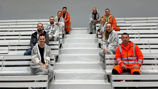 Uzņēmums SIA „SCHWENK Latvija” brīvprātīgā darba dienā īstenojis labdarības projektu  –  sakārtotas Talsu sporta nama telpas