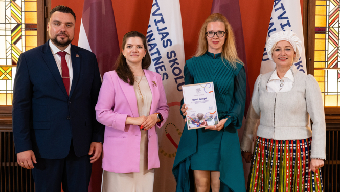 Saeimā godina XIII Latvijas Skolu jaunatnes dziesmu un deju svētku novadu koordinatorus
