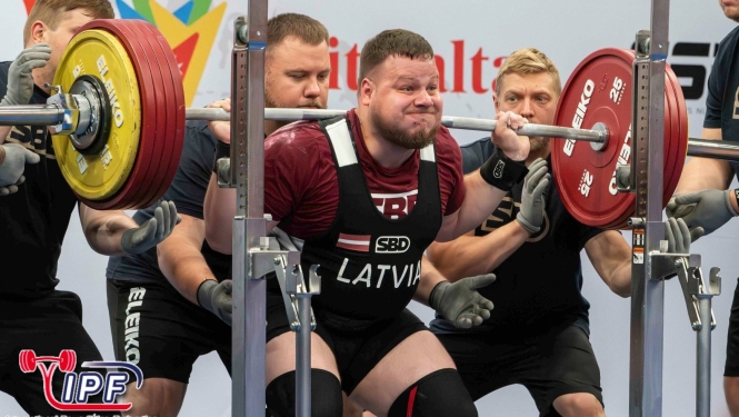 Edgars Tīfentāls pārstāvējis Dundagas sporta klubu „Dandijs” Pasaules čempionātā klasiskajā spēka trīscīņā