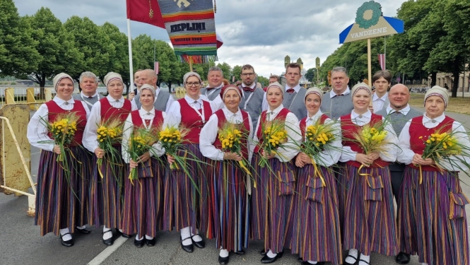 Deju kolektīvs "Krepliņi"