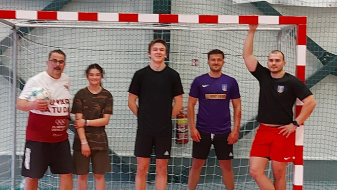 Aizvadīts Mērsraga meistarsacīkšu telpu futbolā astotais posms
