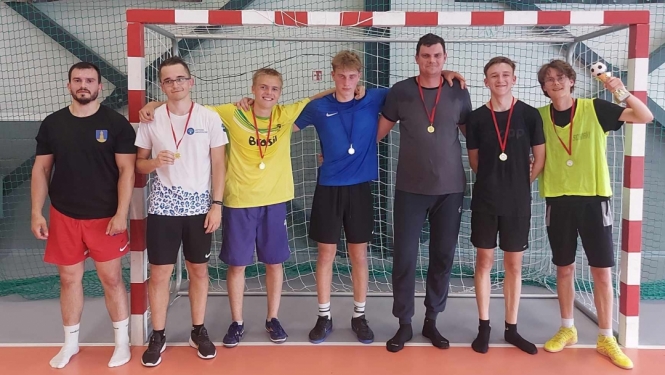 Mērsraga meistarsacīkstēm telpu futbolā norisinājies sezonas noslēguma posms