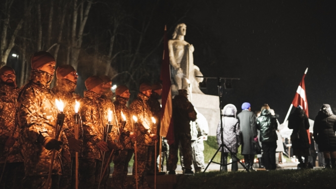 Lāčplēša dienas lāpu gājiens „Gaismas ceļš” Talsos