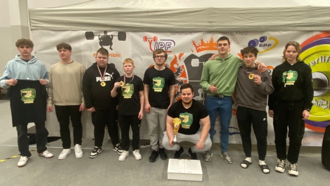 Sporta kluba „Dandijs” sportisti Latvijas čempionātā jauniešiem un junioriem spēka trīscīņā