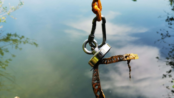 magnet fishing