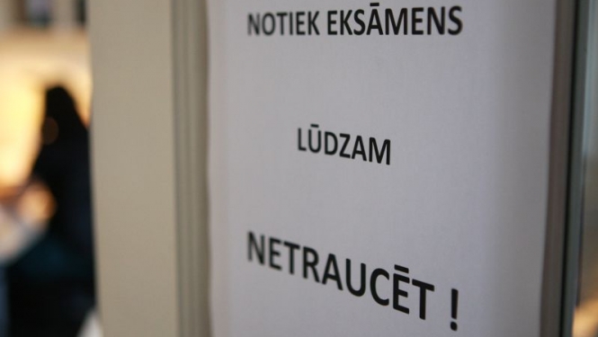 notiek eksāmens