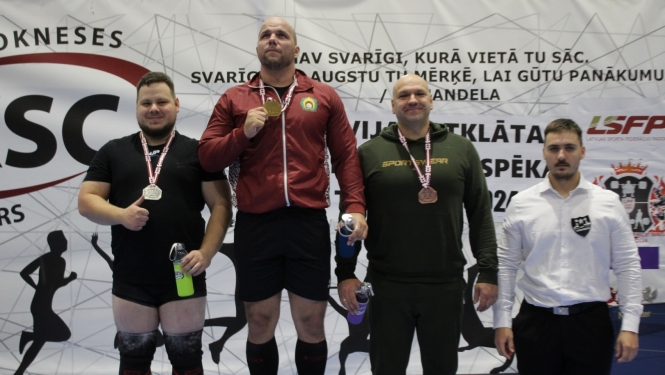 Sporta kluba „Dandijs” sportisti startē Latvijas Open čempionātā spēka trīscīņā