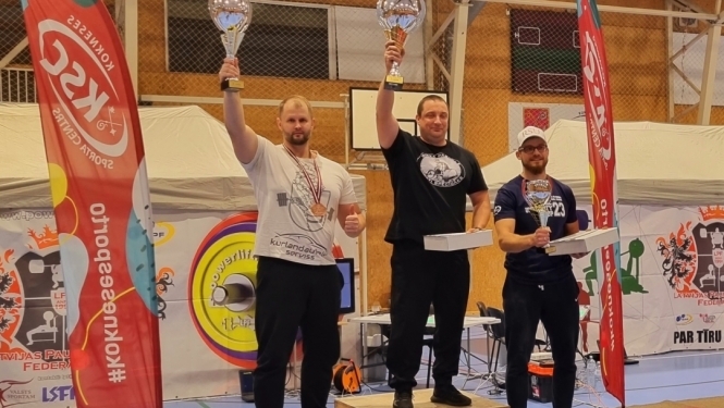 Talsu spēka atlēti Latvijas čempionātā spēka trīscīņā