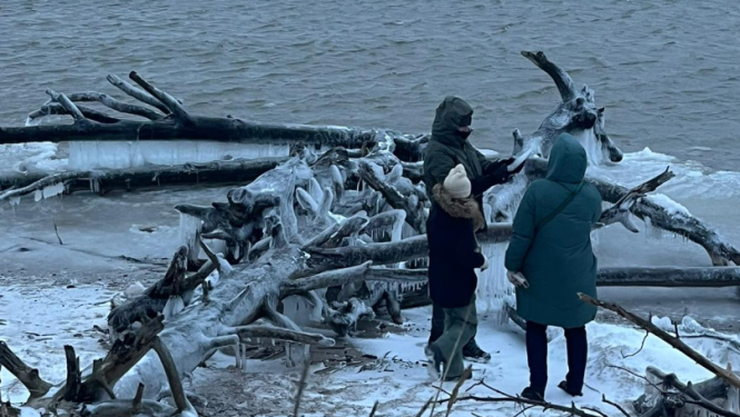 Populārais ģimenes ceļojumu blogs „Četri ceļo gardi” ziemā iepazīst Talsu novada jūras piekrasti