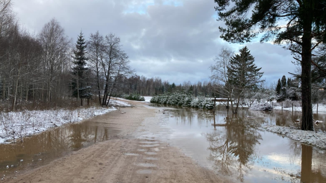 Ģibuļu pagastā applūdis ceļš Pastende-Iliņi-Spāre