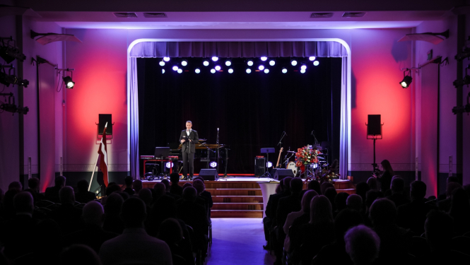 Apbalvojumu pasniegšana