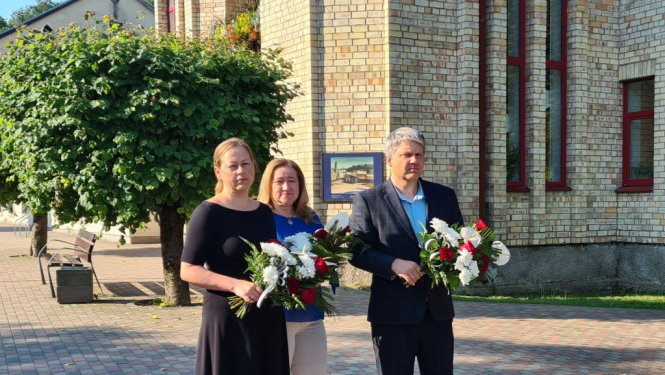 Piemin pirms 25 gadiem notikušo Talsu traģēdiju