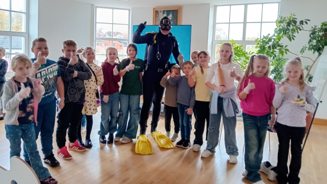 Domu darbnīcā „Kompass vai bura veido personību” skolēni un vecāki iepazīst Krišjāņa Valdemāra dzīves ceļu