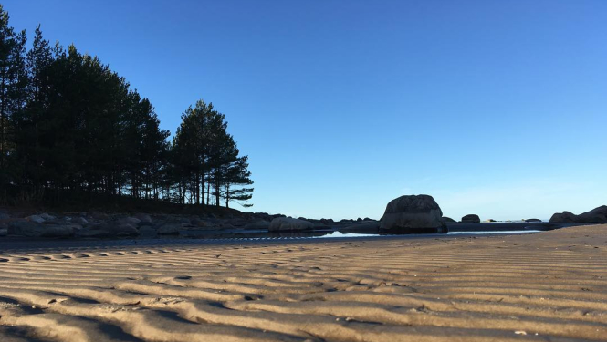 Akmeņainais Mērsraga zemes rags un smilšainā Mērsraga pludmale