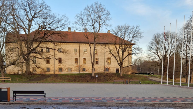 Labiekārtots Dundagas pils laukums