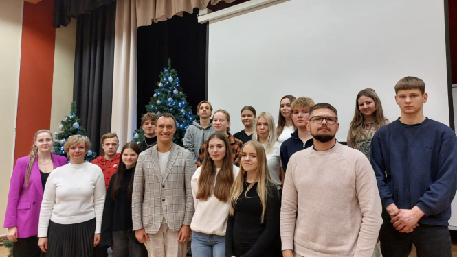 Jaunieši tiekas ar pašvaldības vadību un iepazīst lēmumu pieņemšanas procesus