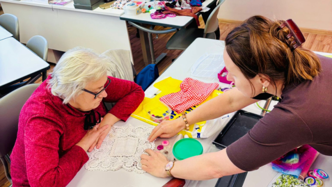 Pieaugušo izglītības dienās Talsu novadā aizvadīta nodarbība „Rotu izgatavošana”